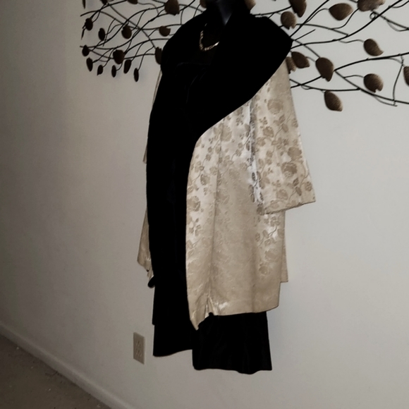 Very Vintage Gold Swing Coat-Black Velvet and Gold Damask - Picture 5 of 7
